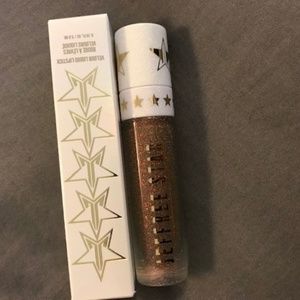 Jeffree Star liquid lipstick in "Karma".